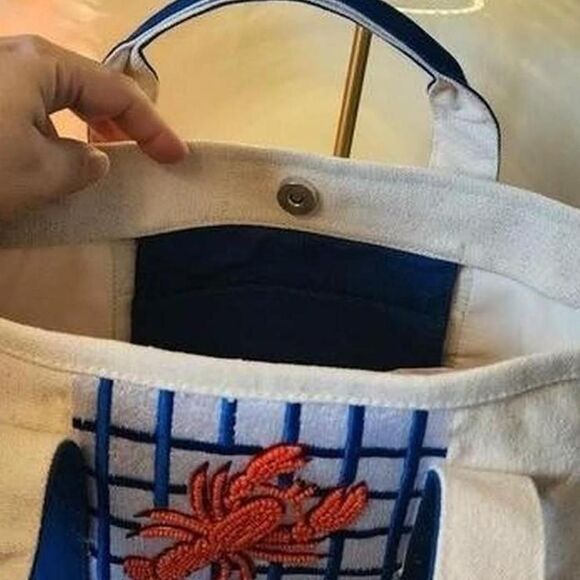 America & Beyond Canvas Tote Handbag - Picture 3 of 4